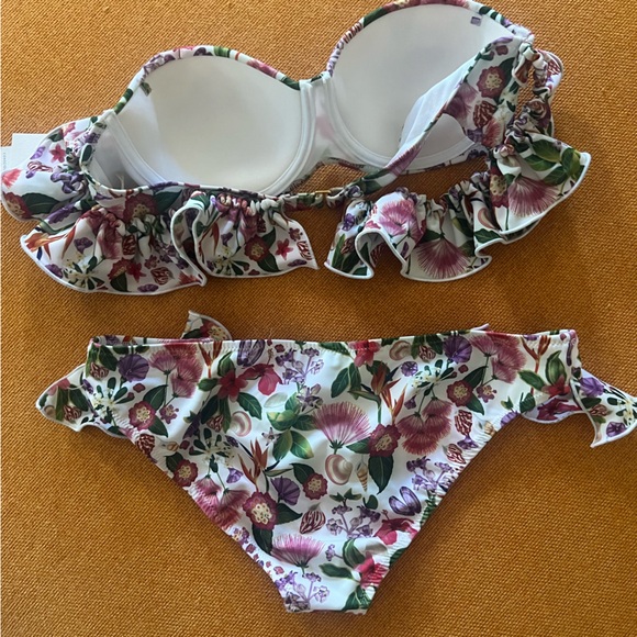 Floral Ruffle Bikini Set - Picture 2 of 4